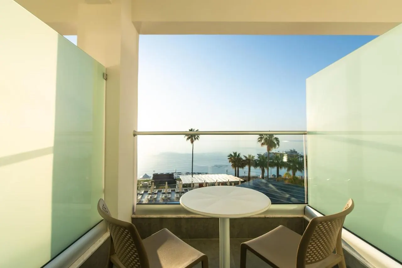 Evalena Beach Hotel Protarász